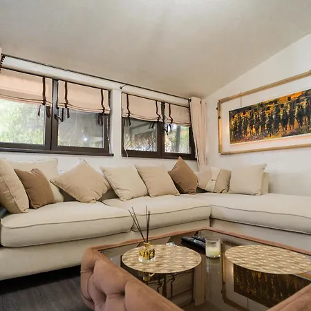 Mall - Elegant Residences Apartment *