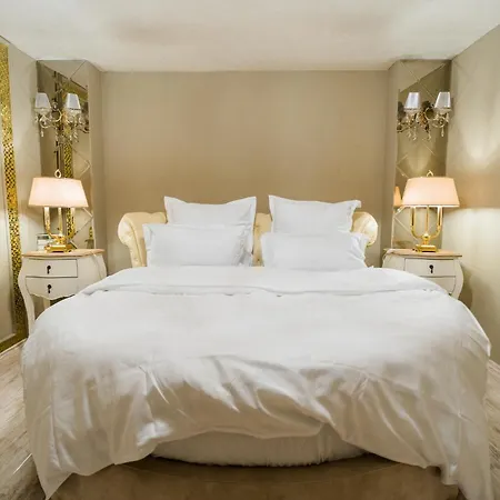 Mall - Elegant Residences Apartment